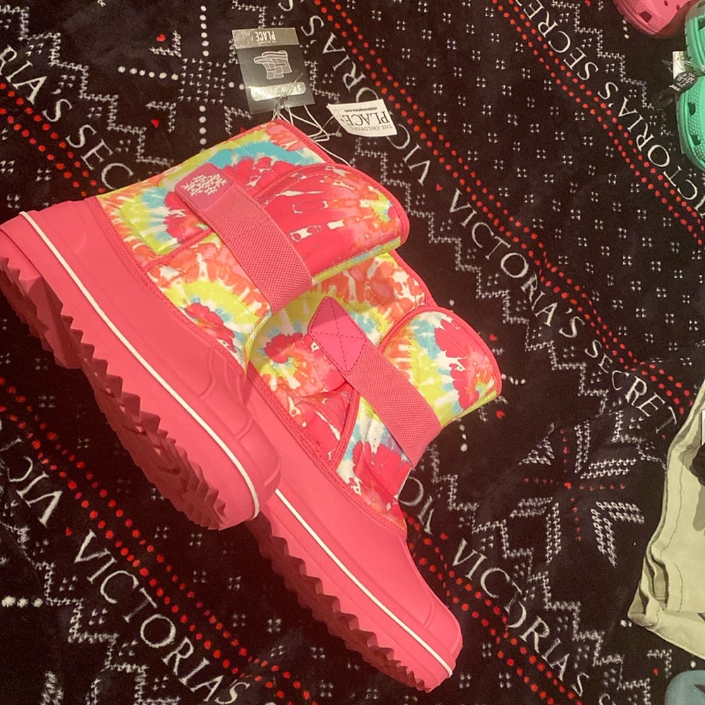 ☺️The Children’s Place little girl fuzzy warm boots😊